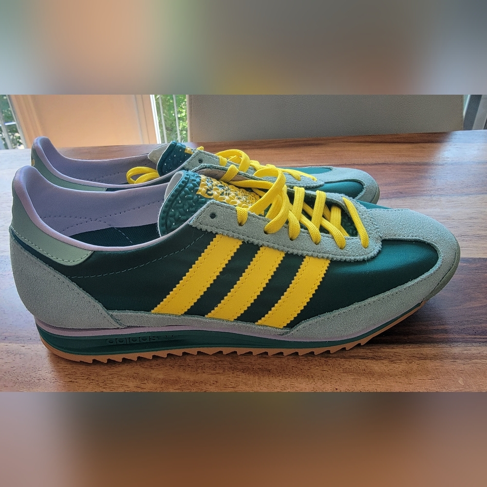 Adidas SL 72 OG Women’s Size 8  / color not available in Canada.